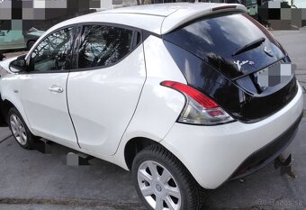 Lancia Ypsilon 1.2 2013 Predám ZADNÝ NÁRAZNÍK, DVERE, MOTOR - 2