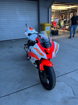 Yamaha r6 okruh - 2