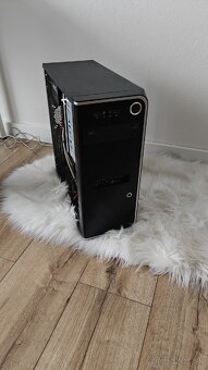 Predám staršie PC na náhradné diely - 2