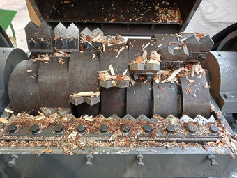 Mlyn na drvenie plastov a dreva - 2