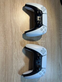 PlayStation 5 Disc Edition + 2× DualSense ovládače - 2