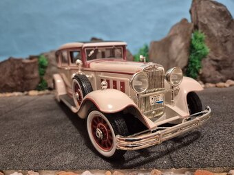 Prodám model 1:18 Peerless 1931 - 2