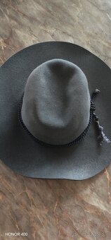 Klobúk Tonak - 2