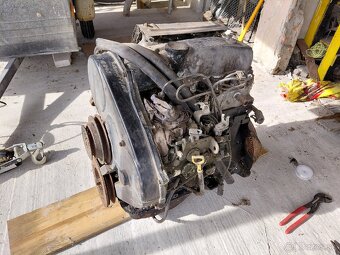 Hyundai H100 motor D4BA - 2