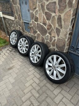 VW disky R17 - pneu zdarma - 2