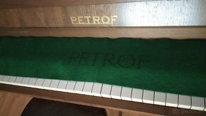 Klavír značky Petrof - 2