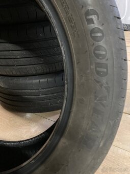 Predam letne pneu 215/55/R18 - 2