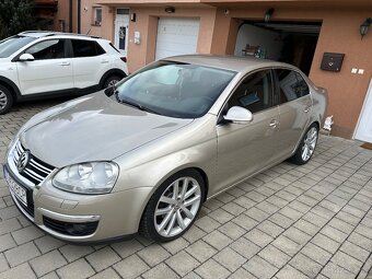 Volkswagen Jetta - 2