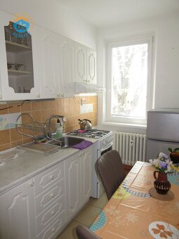 Na prenájom prerobený, zariadený jednoizbový byt, 28 m2 + pi - 2