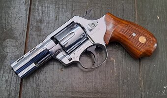 REVOLVER HOLEK model 830 - 2