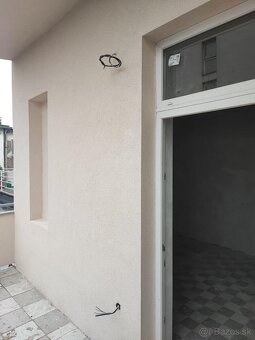 Tehlový dvojizbový byt s terasou v centre Lc - 2