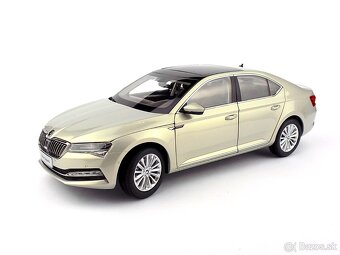 ŠKODA SUPERB 1:18 PAUDI - 2
