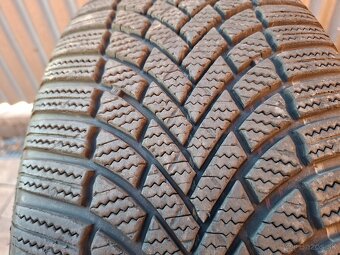 Predám zimné pneu.Bridgestone-235/55/19--101T - 2