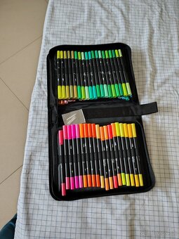 Puzdro s 120timi fixkami. - 2