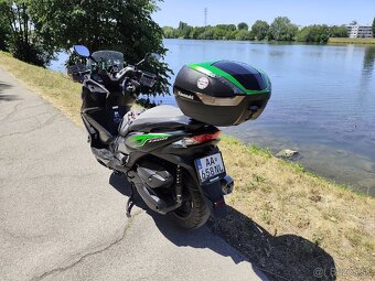 Kawasaki J300 . - 2