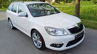 Škoda octavia combi RS.2.0TDI model2012dovoz top stav navi.. - 2
