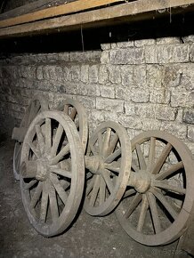 Drevené kolesá+ čiastočná konštrukcia voza - 2