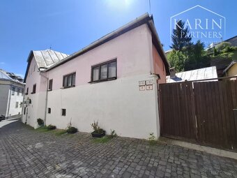 V centre Banskej Štiavnice rodinný dom 271 m2 s parkovaním - 2