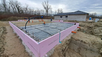 Stavebný pozemok 32 km od Ba v Maďarsku pri Mosonmagyaróvári - 2