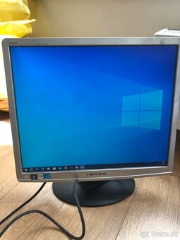 Monitory 19 a 17 palcové viac kusov - 2