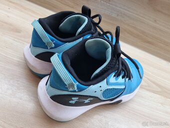 Under armour 37 , 5 - 2