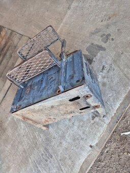 Zetor skrinka batérie schodíky - 2