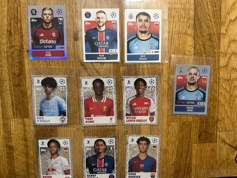 TOPPS CL 24/25 ZBERATEĽSKÉ KARTY FUTBALOVÉ SAMOLEPKY - 2
