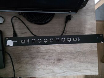 EdgeRouter ER-8 - 2