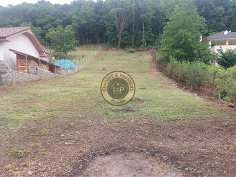 Na predaj stavebný pozemok v obci Kolíňany 1420 m2 - 2