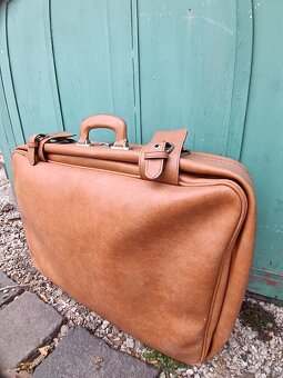 Starý retro kufor - 2
