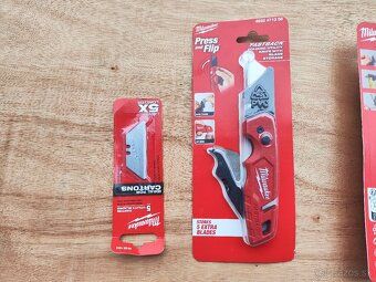 MILWAUKEE Nôž zatvárací so zásobníkom FASTBACK™ - 2