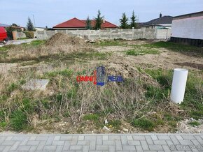 Stavebný pozemok v obci Miloslavov, 696 m2 - Nová lokalita,  - 2