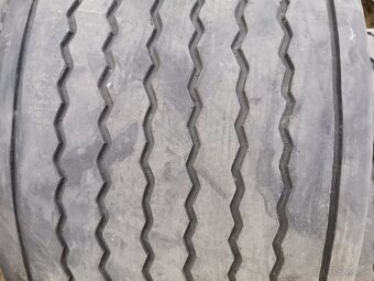 Predám pneumatiky MICHELIN 445/45 R19.5 - 2