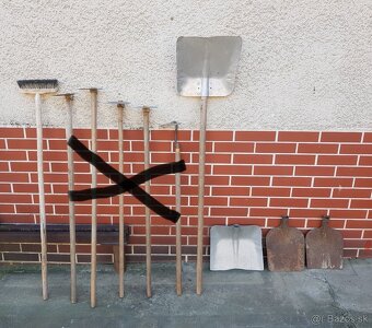 Predám rôzne ručné náradie ako je na foto, sú tam motyky,mot - 2
