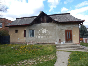Na predaj 2 izbový tehlový dom v Gbelciach s projektmi . - 2
