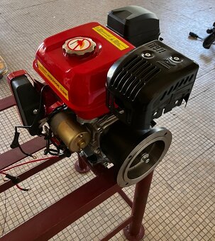 MF-70 čtyřtaktní motor 7 PS s ručním + el. starterem - 2