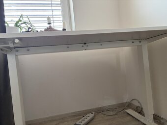 Predám polohovateľný kancelársky stôl IKEA SKARSTA (120x70) - 2