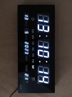 LED digitálne nástenné hodiny s kalendárom a teplomerom - 2