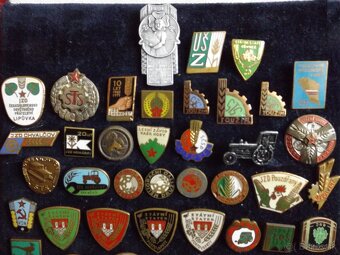 odznaky - JRD, štátné majetky, STS, traktory - 2