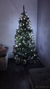 Ozdobeny vianocny stromcek - 2