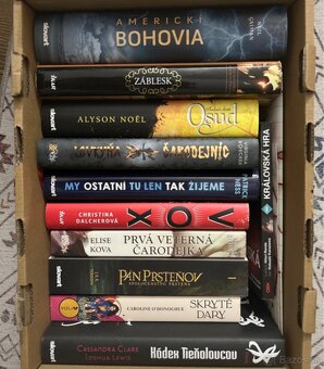 Krabica rôznych kníh - 2