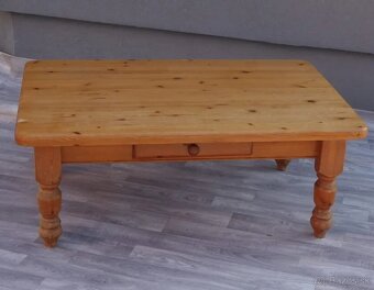 Stolík konferenčný smrekový. - 2