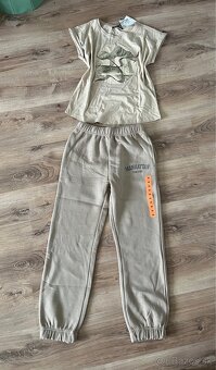 Tepláky a tričko a tričká - 2