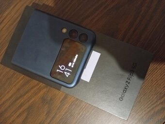Samsung Galaxy Z Flip 3 - 2