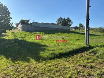 Ponúkame na predaj stavebný pozemok v tichom a krásnom prost - 2
