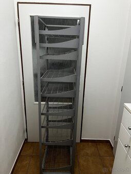 Praktický a pevný kovový regál - 2