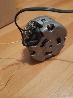 Predám elektromotor 220 V , 130 Ohm, 6 W - 2