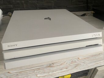 PS4 Pro 1Tb + Hry - 2