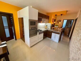 PREDAJ 3-IZBOVÝ BYT S BALKÓNOM V KOMÁRNE - 2