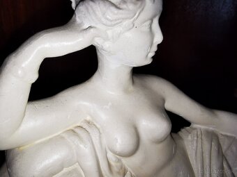 Soška Paolina Borghese ako Venus Vincrix - 2